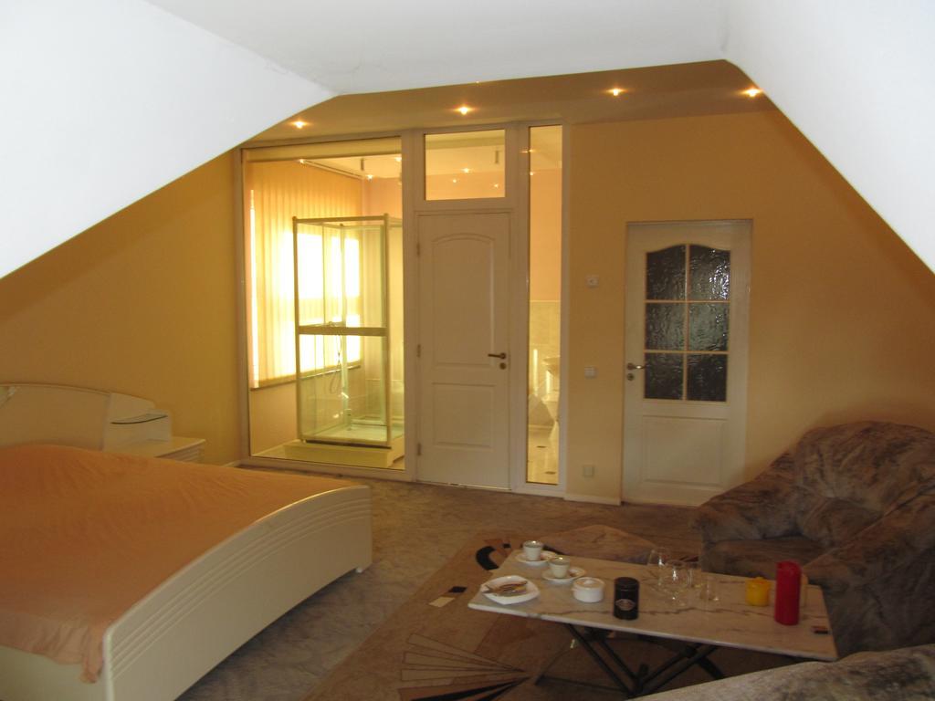 考纳斯Apartamentai Lampedziuose公寓 客房 照片